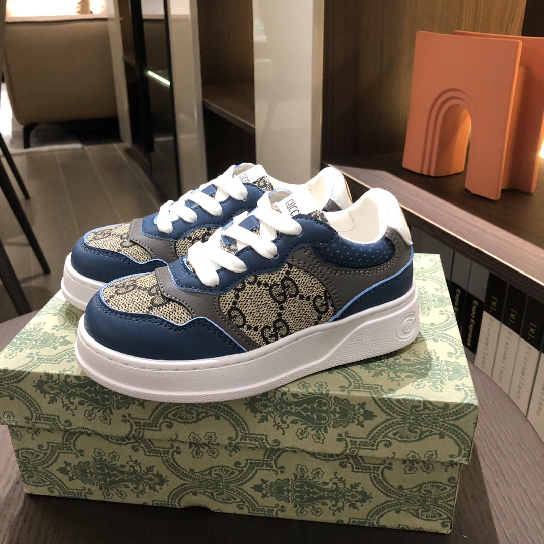 Children's shoes child